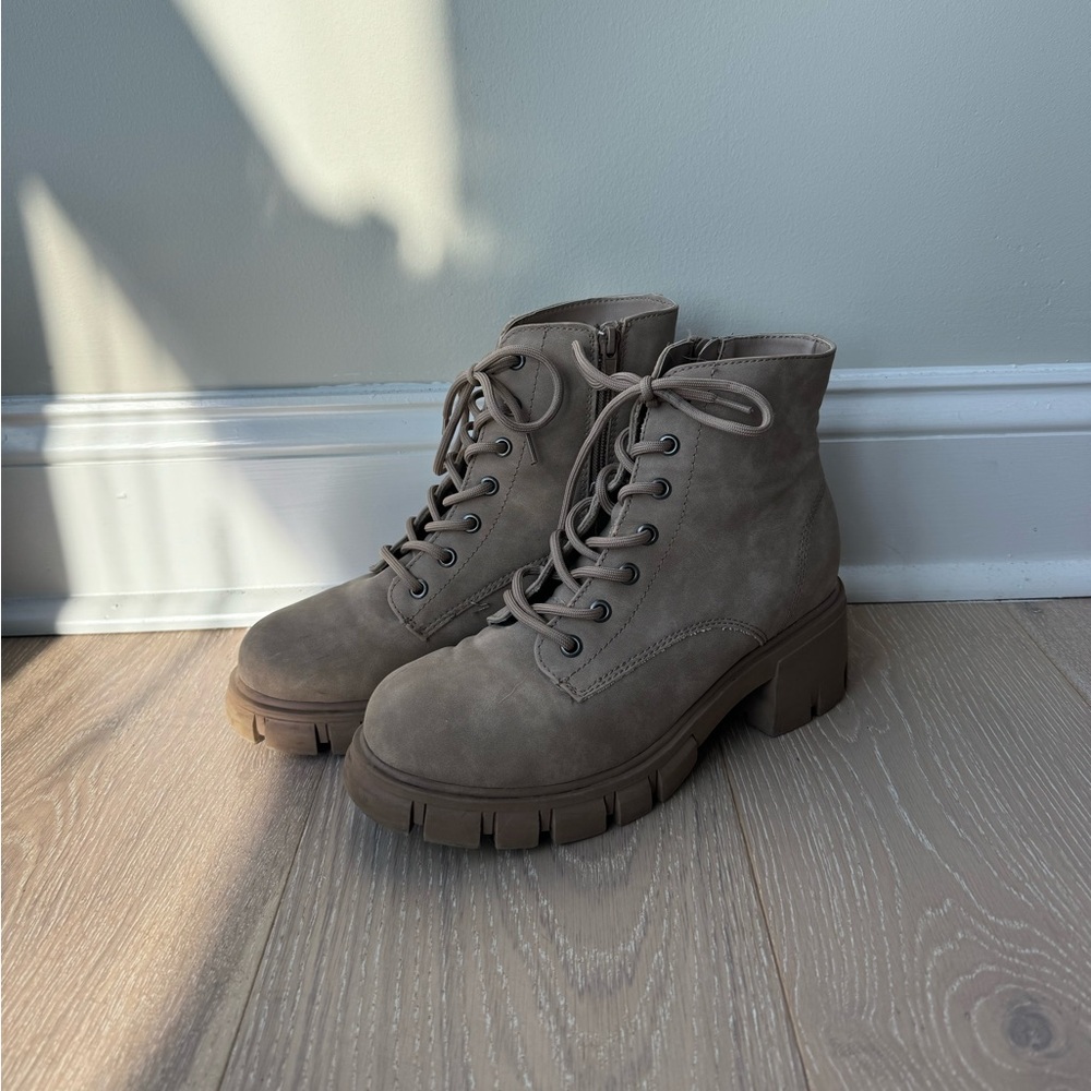 MIA brand tan combat boots- worn 3 times. Size 8